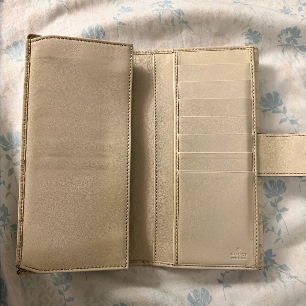 Gucci Tan Monogram Clutch With Box and Authentication included Open to offers - Picture 8 of 9